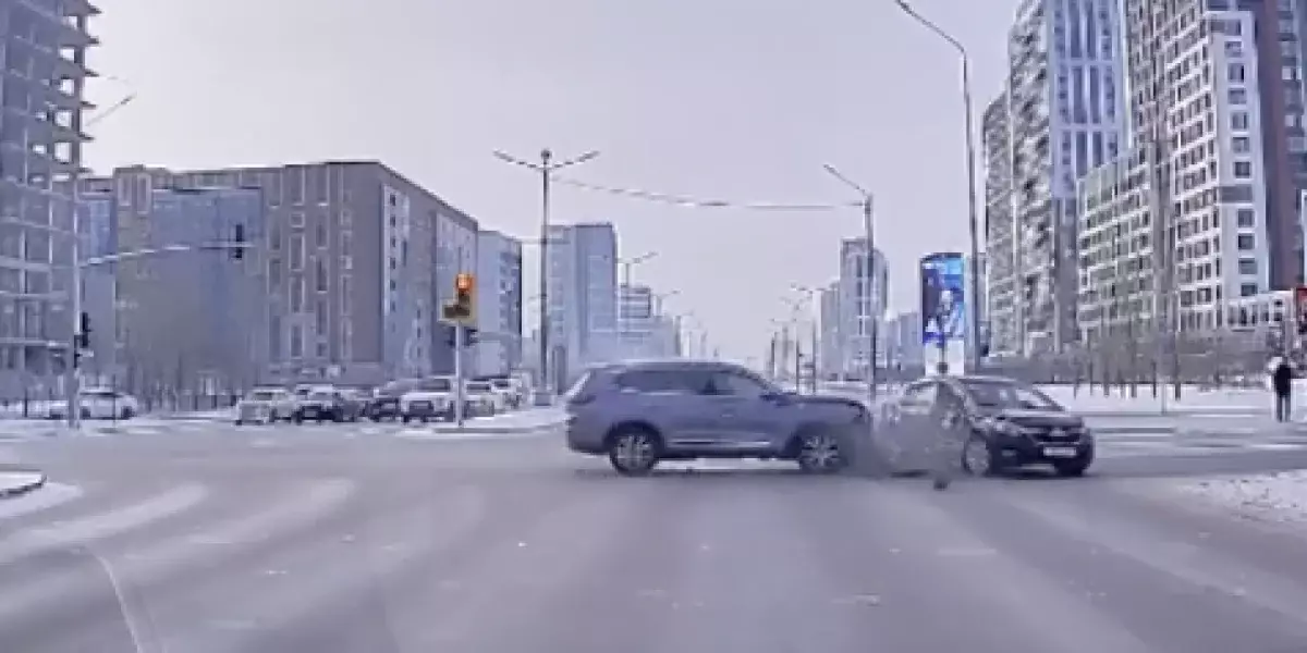 ДТП с участием Kia и Chery попало на видео в Астане