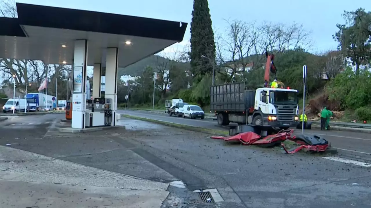 Португалияда дүлей дауыл тұрды