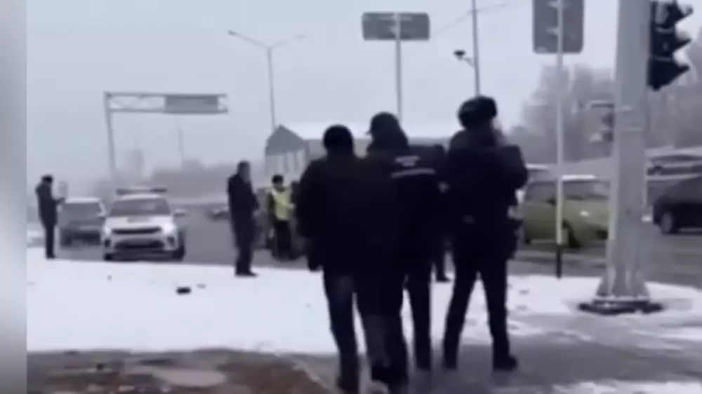 “Түрі ұнамаған“. Шымкентте ер адам көшедегі бөтен әйелді пышақтап өлтірген