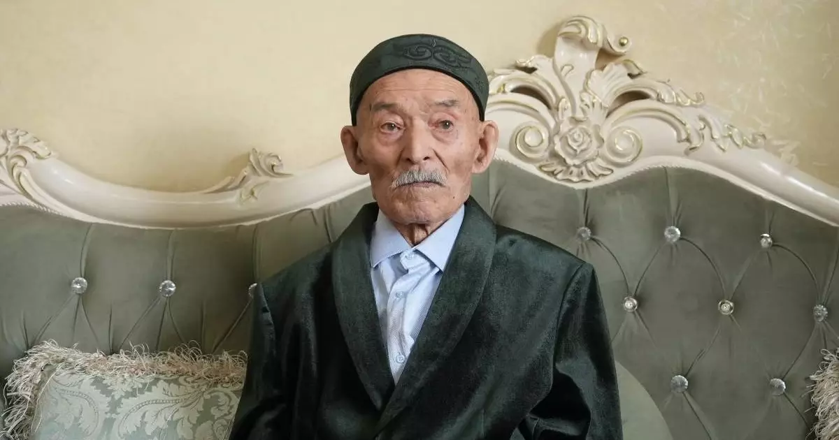 Өмірі ауруханаға барып көрмеген 100 жастағы ата ұзақ өмір сүрудің құпиясын айтты 