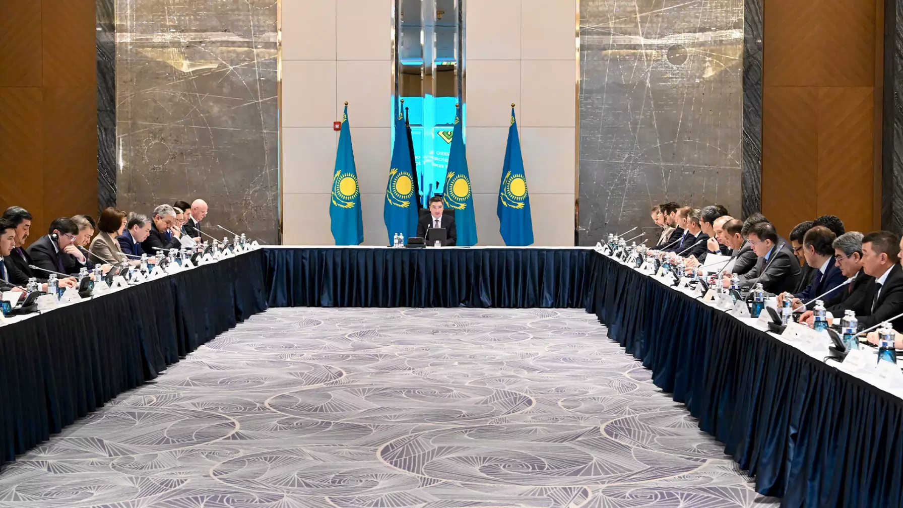 Олжас Бектенов Шетелдік инвесторлар кеңесінің аралық отырысын өткізді