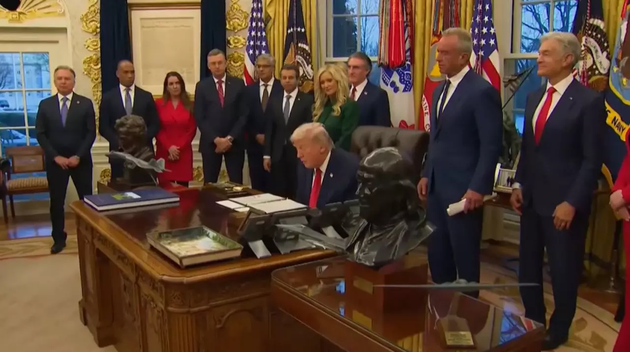 Д. Трамп: Ресей Украинаға шабуылдарды бір аптаға 