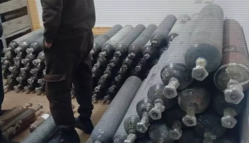 Сотни баллонов с "веселящим газом" нашли на складе в Шымкенте