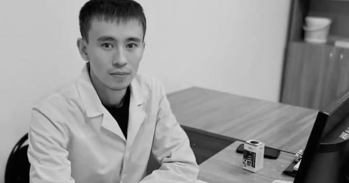  «Адам итке де олай жасамайтын шығар»: Жаңаөзенде қайтыс болған жас дәрігердің анасы әділдік іздейді 