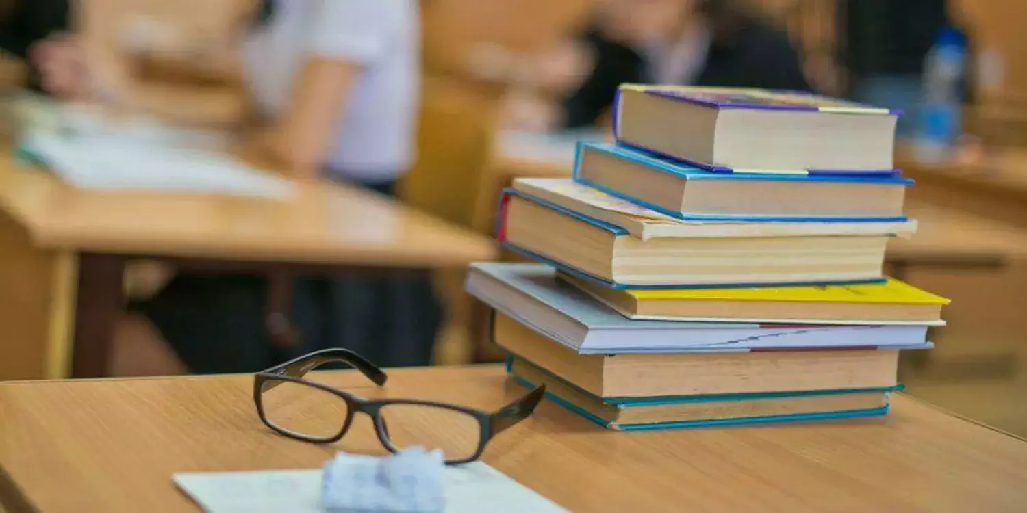 «1 балл – 7 мың теңге»: Оқушыны ҰБТ-дан өткізіп бермек болған мұғалім сотталды