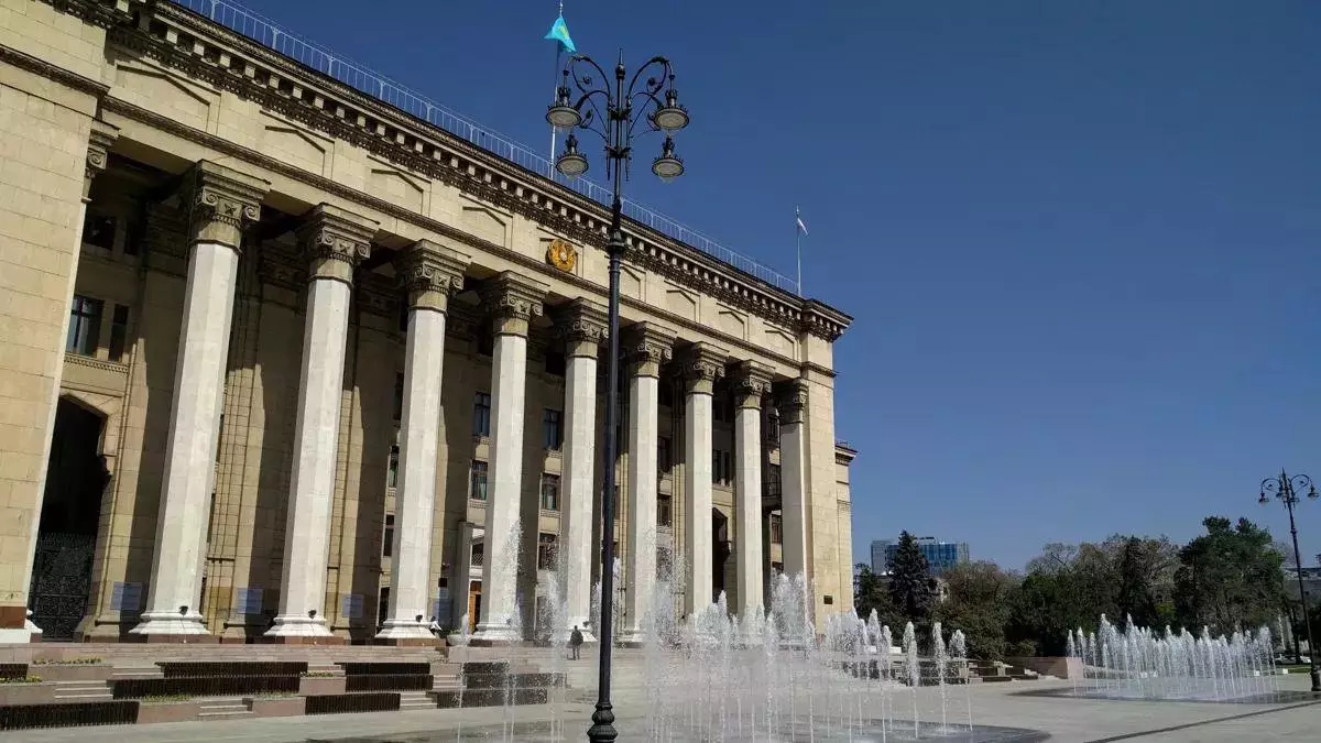 «Мемлекет меншігі»: Назарбаев білім беру қоры ҚБТУ ғимаратын қайтарды