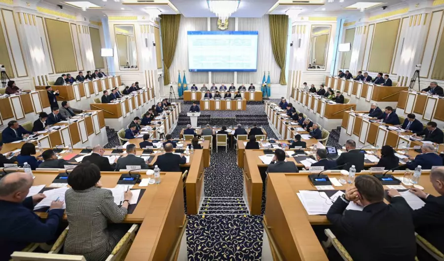 “Мұқият қадағалап отырмын“. Президент Конституциялық комиссия отырыстары туралы айтты