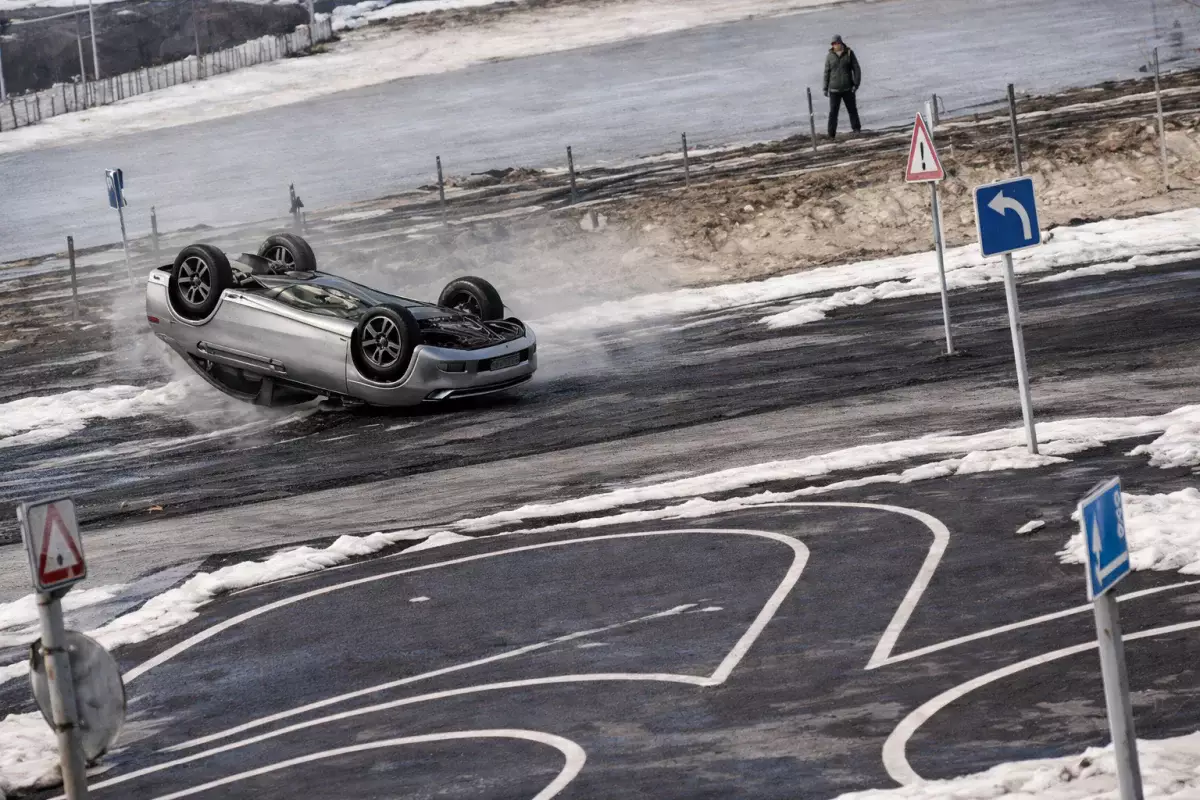 Казахстанцы попадают в страшные аварии прямо во время сдачи на права