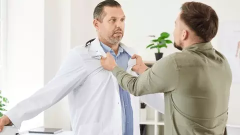 "Дәрігер мамандығын таңдамаңдар!": Дәрігер үндеу жасады