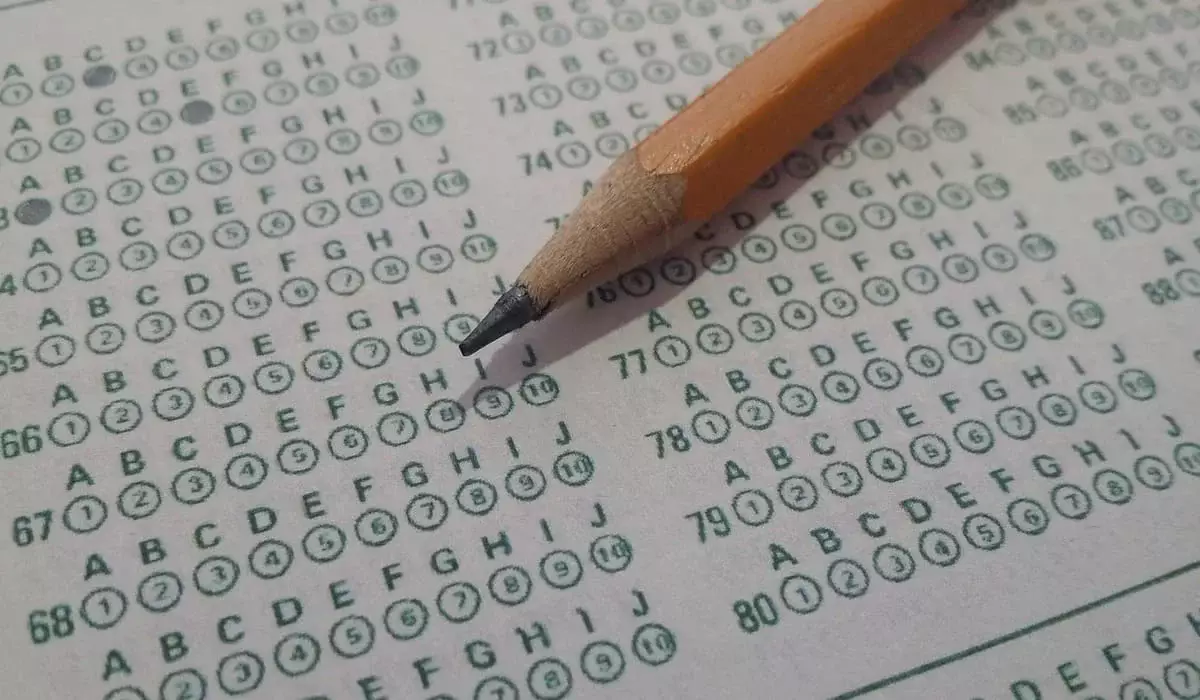 Продавала балл на ЕНТ за 7 тысяч тенге: учителя осудили за мошенничество в Актобе