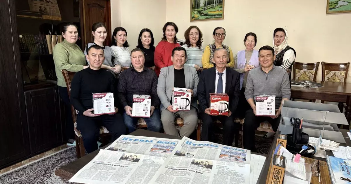  «Достық туынан» «Нұрлы жолға» дейін: Ташкенттегі республикалық қазақ газетінің жарық көргеніне 35 жыл толды 