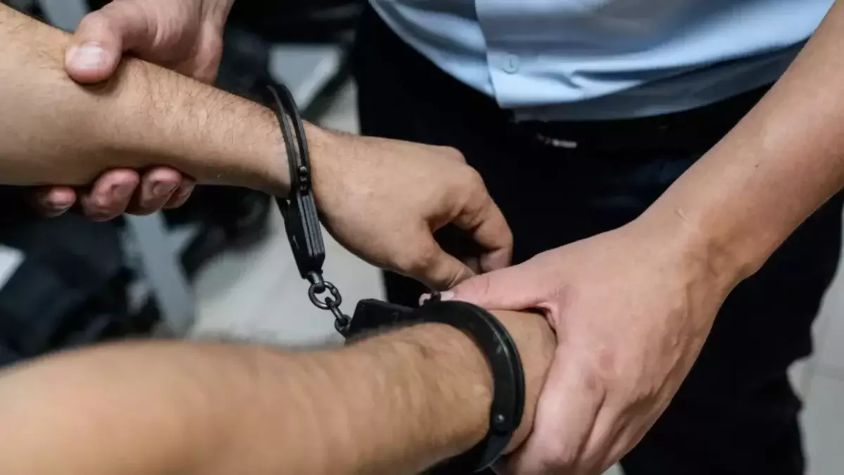 «Түрі ұнамаған»: Шымкентте ер адам көшедегі бөтен әйелді пышақтап өлтірген