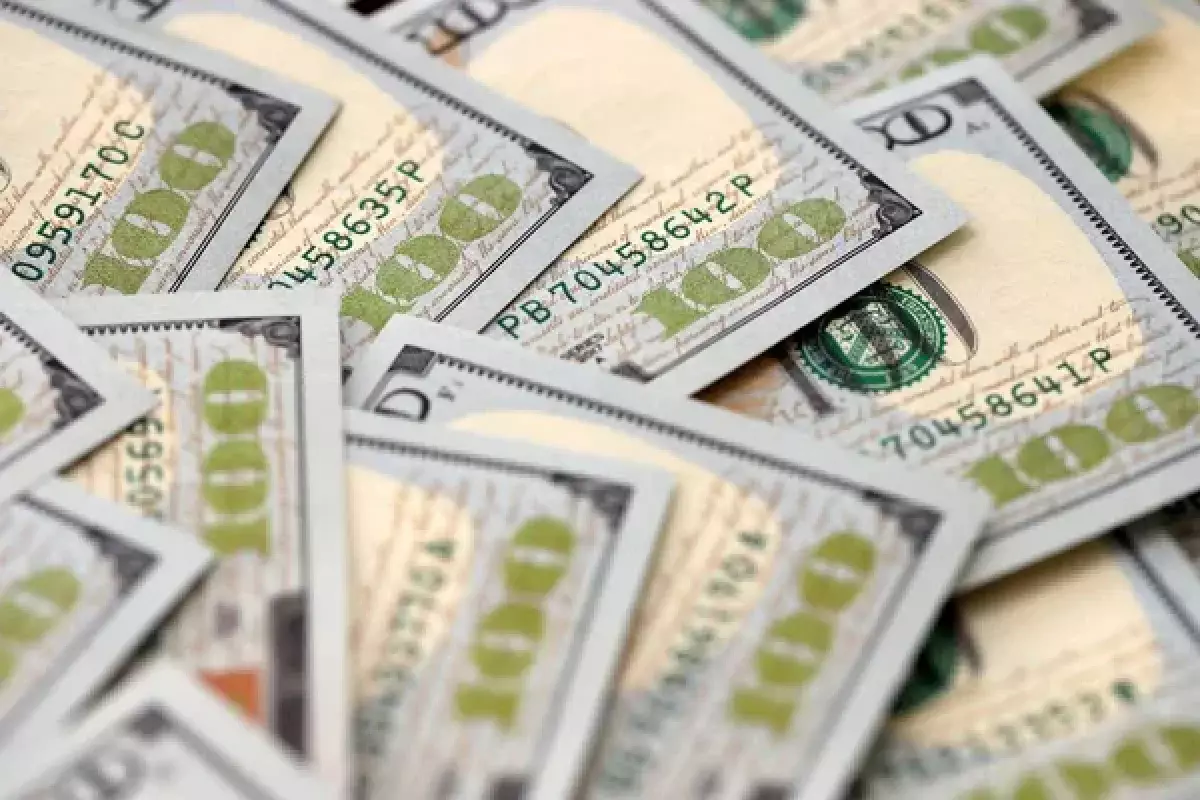 И снова вниз: что происходит с долларом в Казахстане