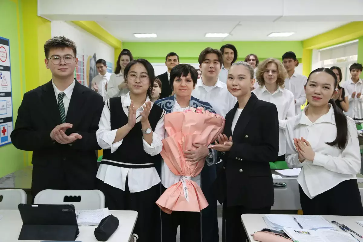 Алматинскую учительницу химии поздравили с попаданием в ТОП-50 Global Teacher Prize