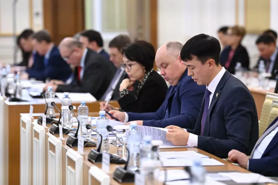 Конституциялық комиссия жаңа Конституцияның бірінші жобасын дайындады