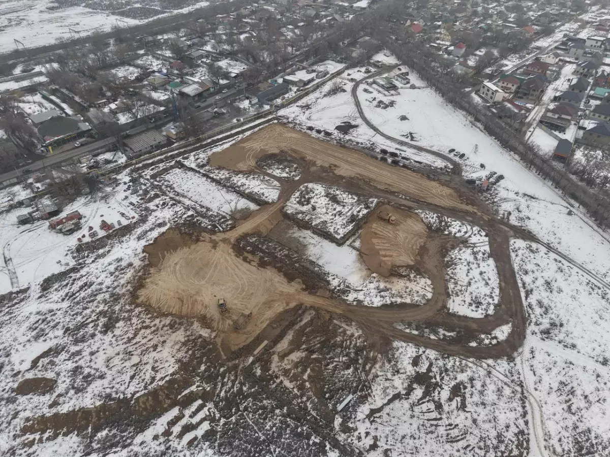 В Алматы приступили к демонтажу незаконного жилого комплекса