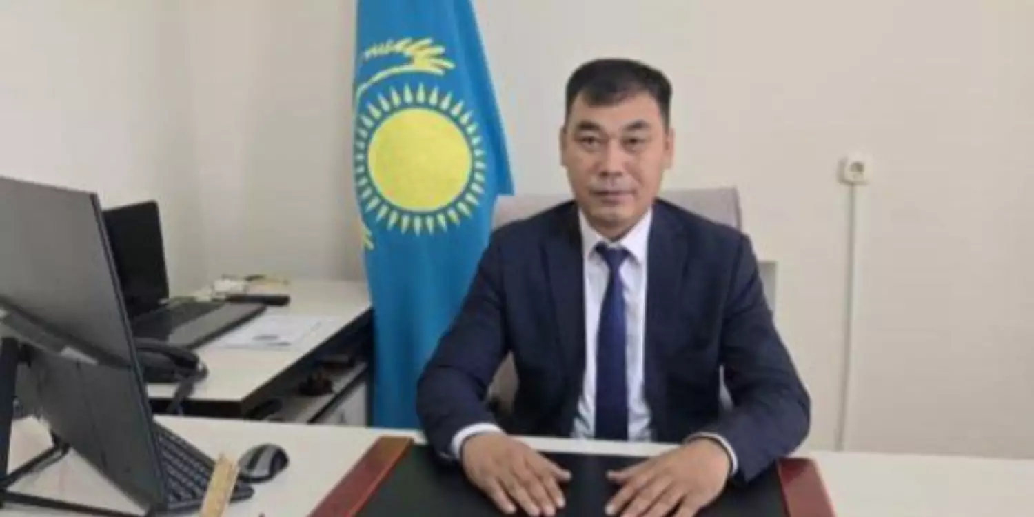 Батыста мәслихат төрағасын балағаттаған шенеунік қатаң сөгіс алды