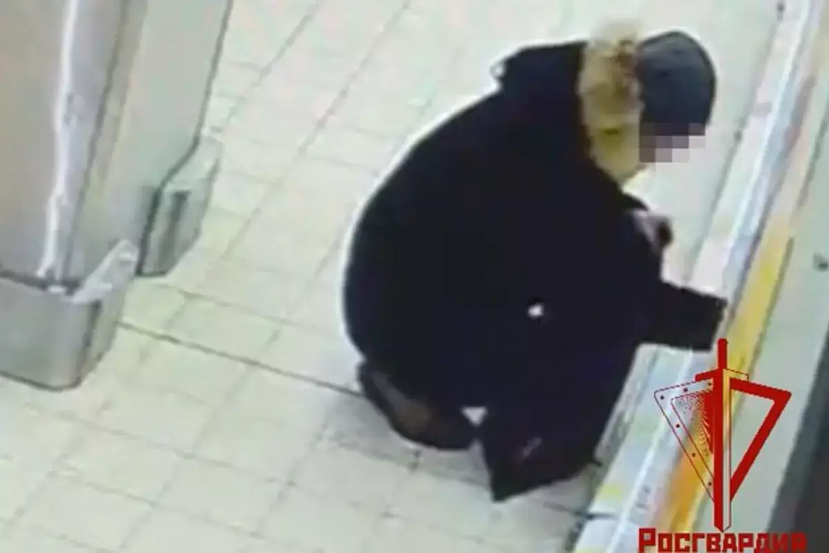 Россиянин вынес в штанах 20 пачек сливочного масла из магазина (видео) - новости на Lada.kz 30.01.2026