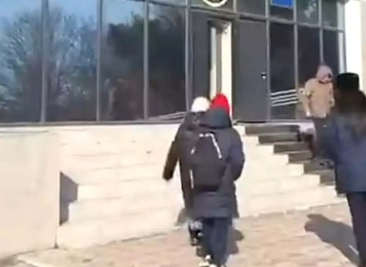 Избил девочку в ТЦ: мать оскандалившегося школьника из Актау привлекли к ответственности - новости на Lada.kz 30.01.2026