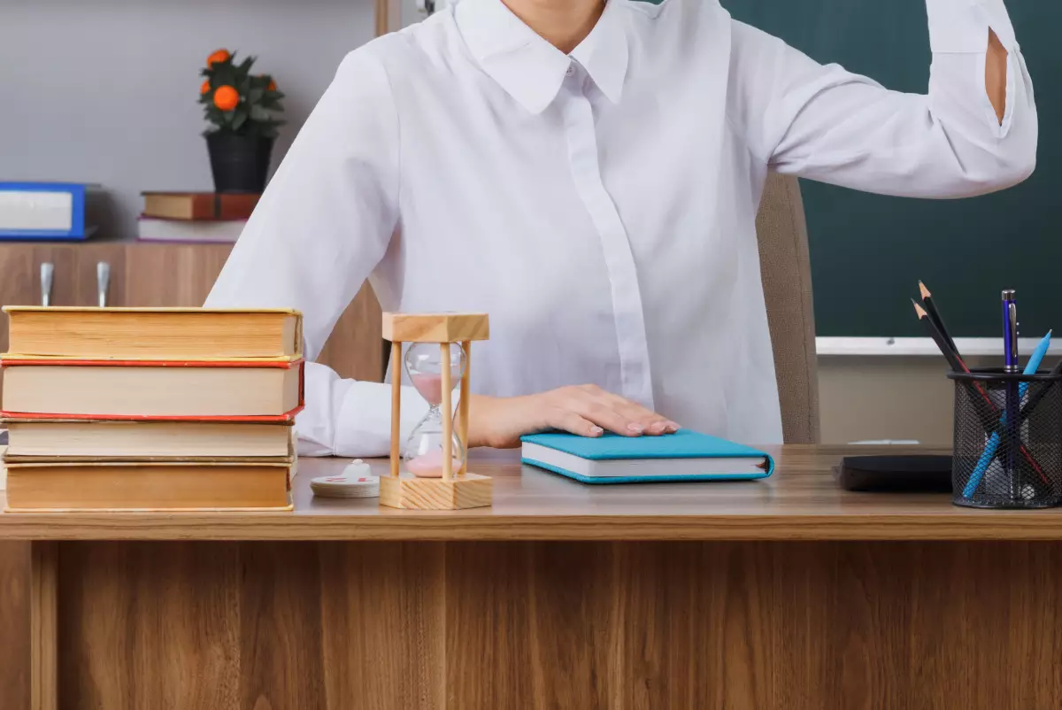 Школу Астаны наказали: уволенного замдиректора восстановили и выплатят миллионы