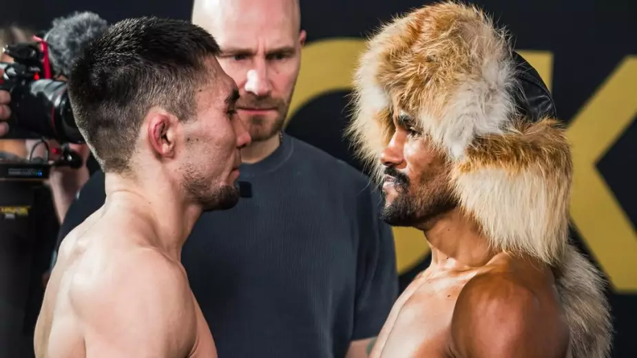 Соперник казахстанского бойца вышел в казахском тымаке. Вот почему