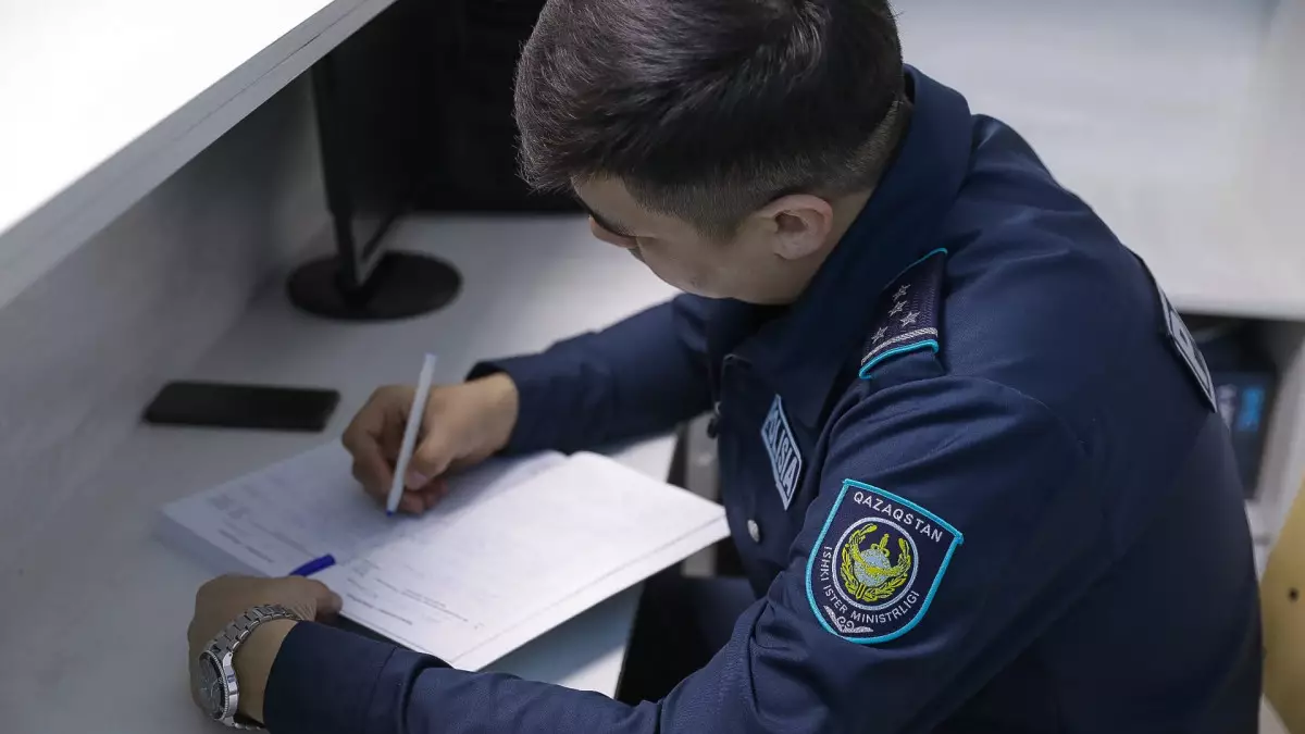 "Танысым бар": ҰБТ-сыз университетке түсіруді уәде еткен алаяқ ұсталды