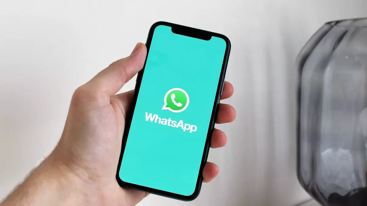 WhatsApp арқылы бұрынғы әйелінің интимдік суреттерін таратқан ер адам жауапқа тартылды