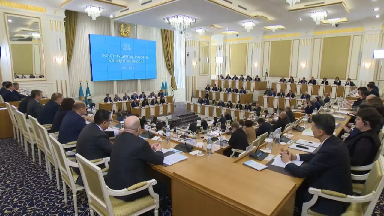 Конституциялық комиссия жаңа Ата заңның жобасын дайындады