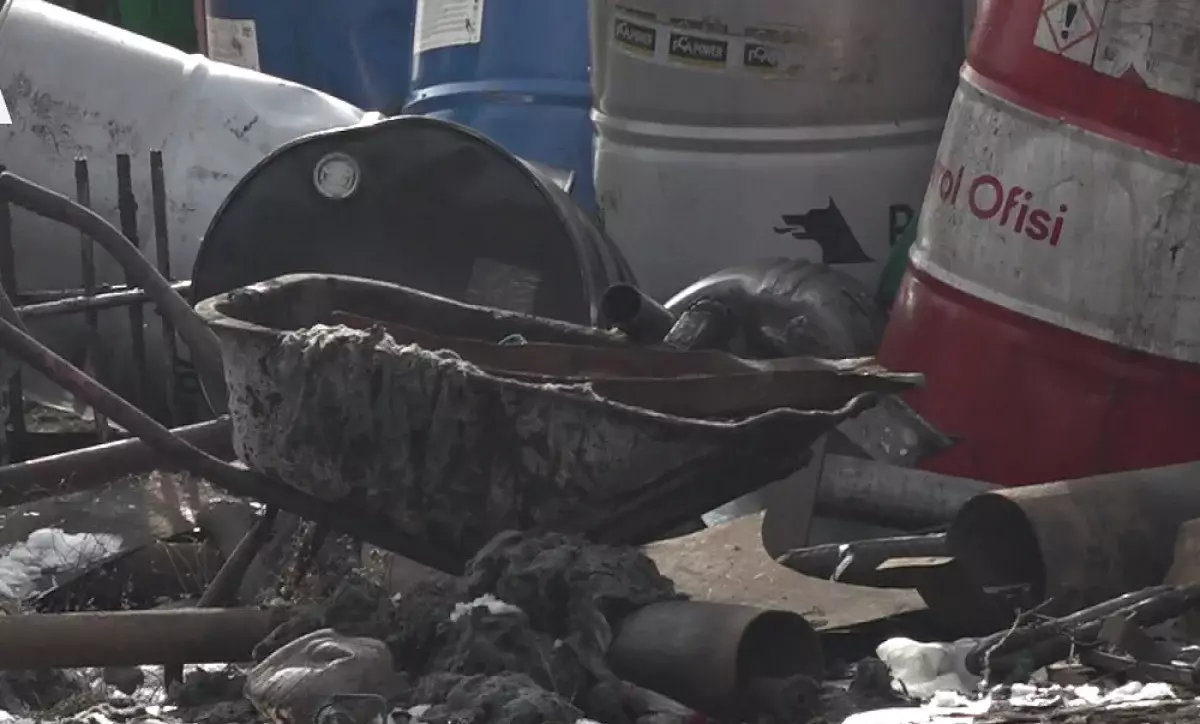 Не продохнуть: жители села в Алматинской области жалуются на едкий запах от завода