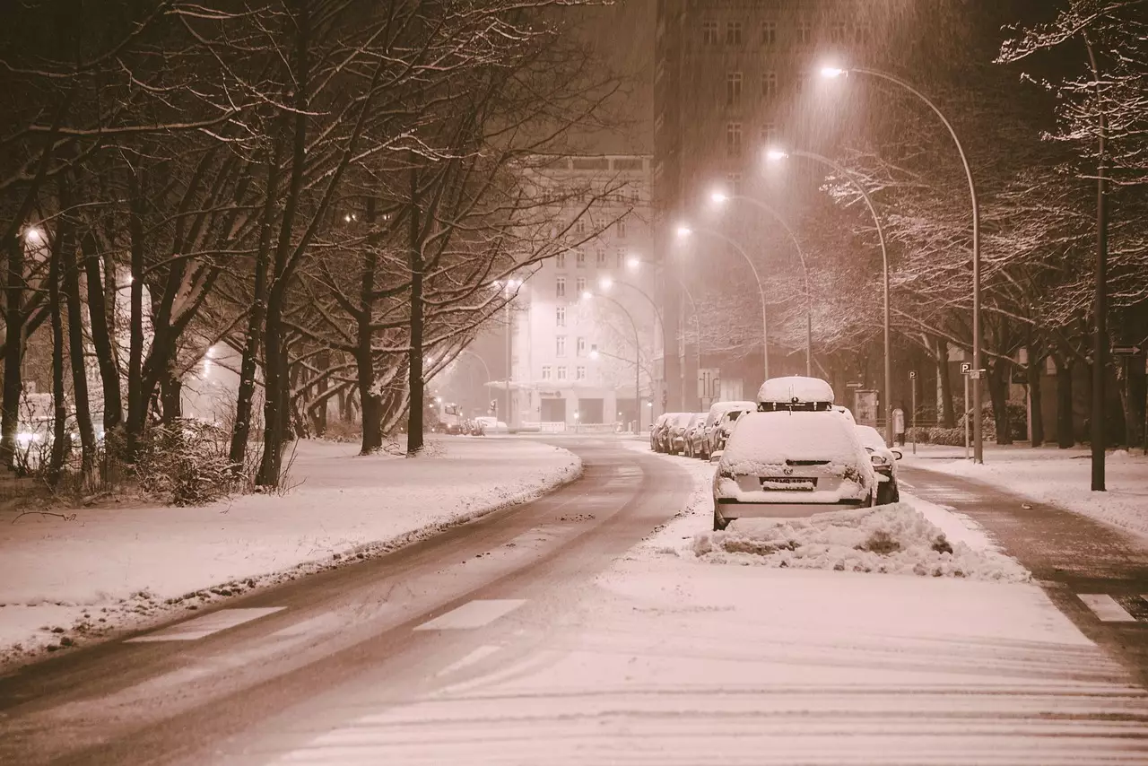 Штормовые предупреждения объявлены на субботу в 15 регионах Казахстана