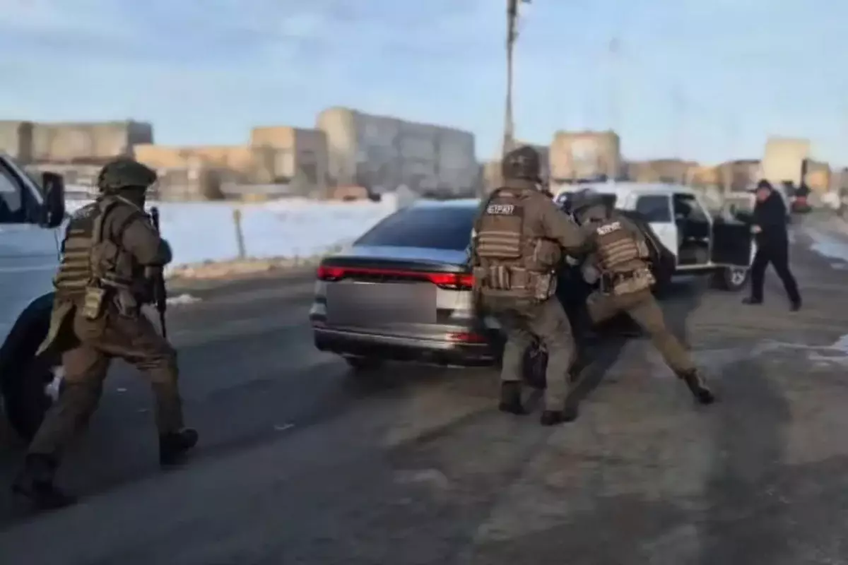 Дерзкую схему обмана курьеров аферистами раскрыли в Уральске