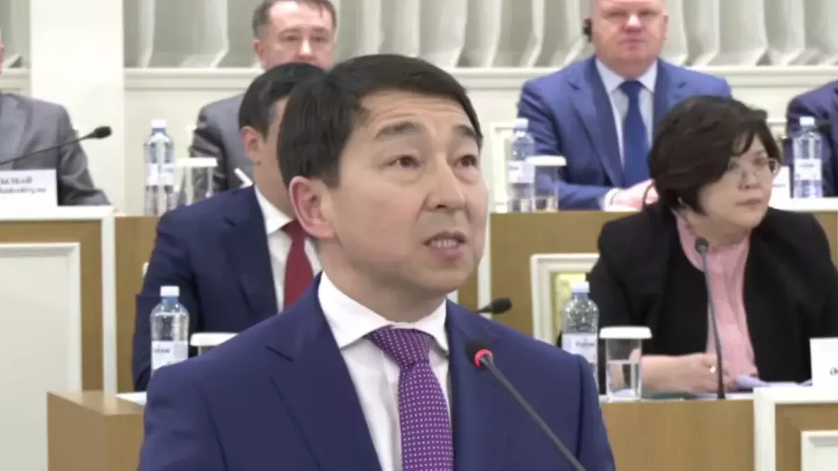 Шұғыл: Конституциялық комиссия жаңа Ата заңның мәтінін таныстырып жатыр