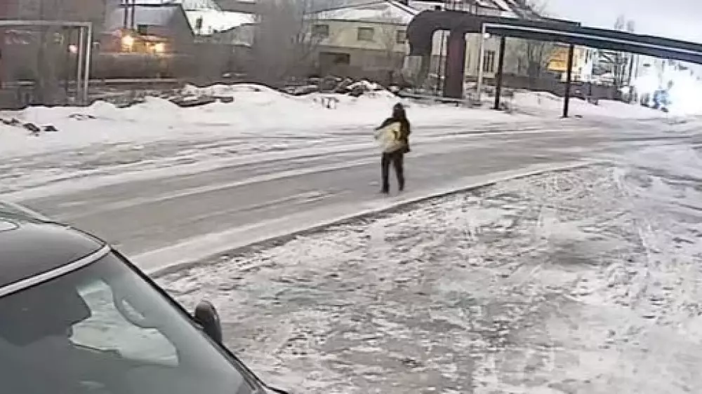 Похищение сейфа с миллионами попало на видео в Караганде