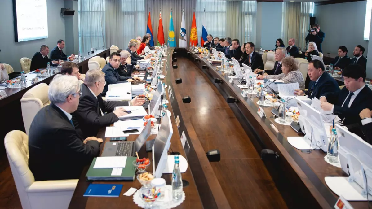 Серік Жұманғарин 2026 жылғы Еуразиялық экономикалық комиссия кеңесінің алғашқы отырысын ашты