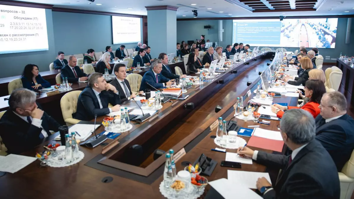 Шикі қант, мыс шикізатын бажсыз әкелу: Мәскеуде не талқыланды?