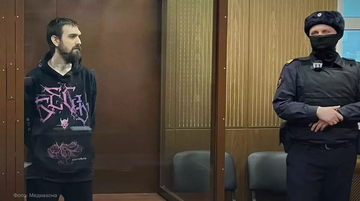 Комика Артемия Останина приговорили к 6 годам колонии за шутку про участника СВО