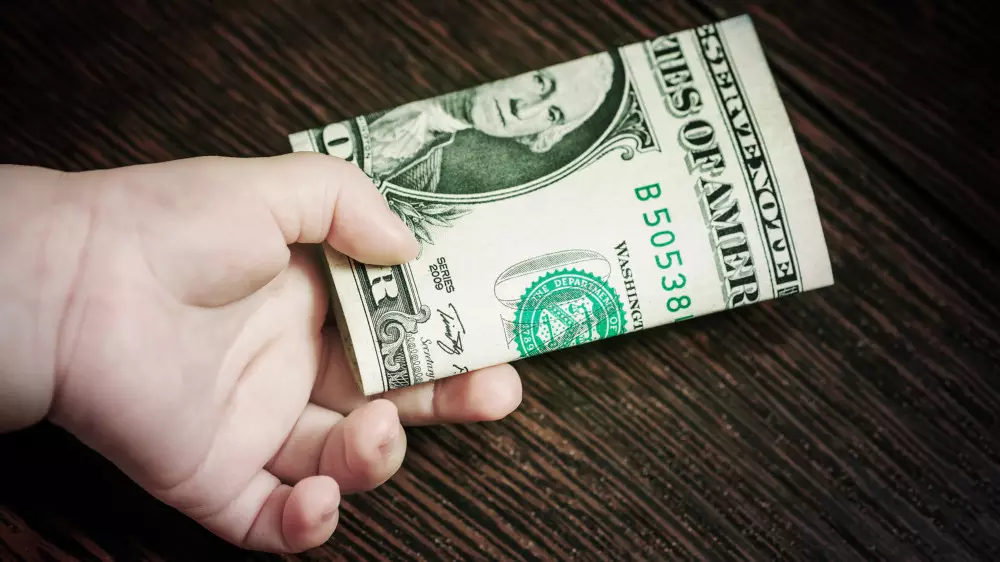 Всем казахстанским детям перечислили по 130 долларов