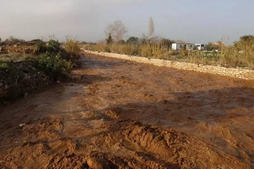 В турецкой провинции Мерсин ливни подтопили десятки домов и автомобилей