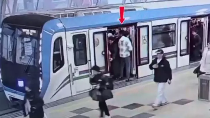 В метро Ташкента из-за пассажира произошел сбой в движении поездов