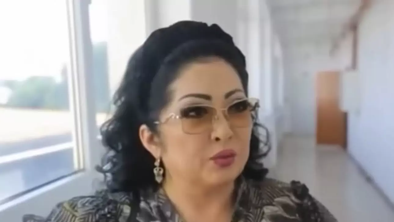 «Бәріміз адамбыз, бірақ сезімге берілмеңдер»: Мақпал Жүнісова сахнадағы жігіттерге ескерту жасады