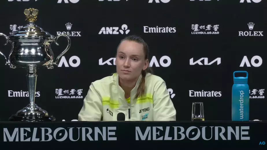 Очень счастлива и горда собой - Рыбакина дала пресс-конференцию после победного финала Australian Open (ВИДЕО)