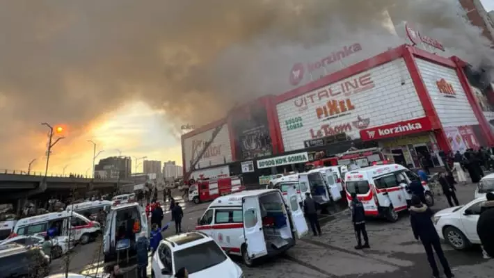 Под завалами после пожара в ТРЦ «Авиатор» в Ташкенте обнаружили тело человека