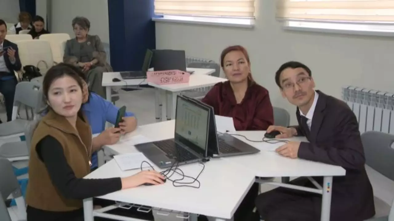 Семинар в Алматы показал практическое применение ИИ в школе