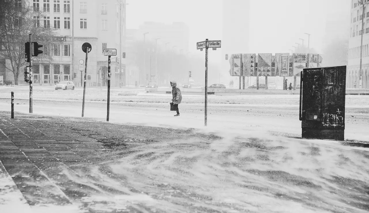 Штормовые предупреждения на воскресенье объявлены по всему Казахстану