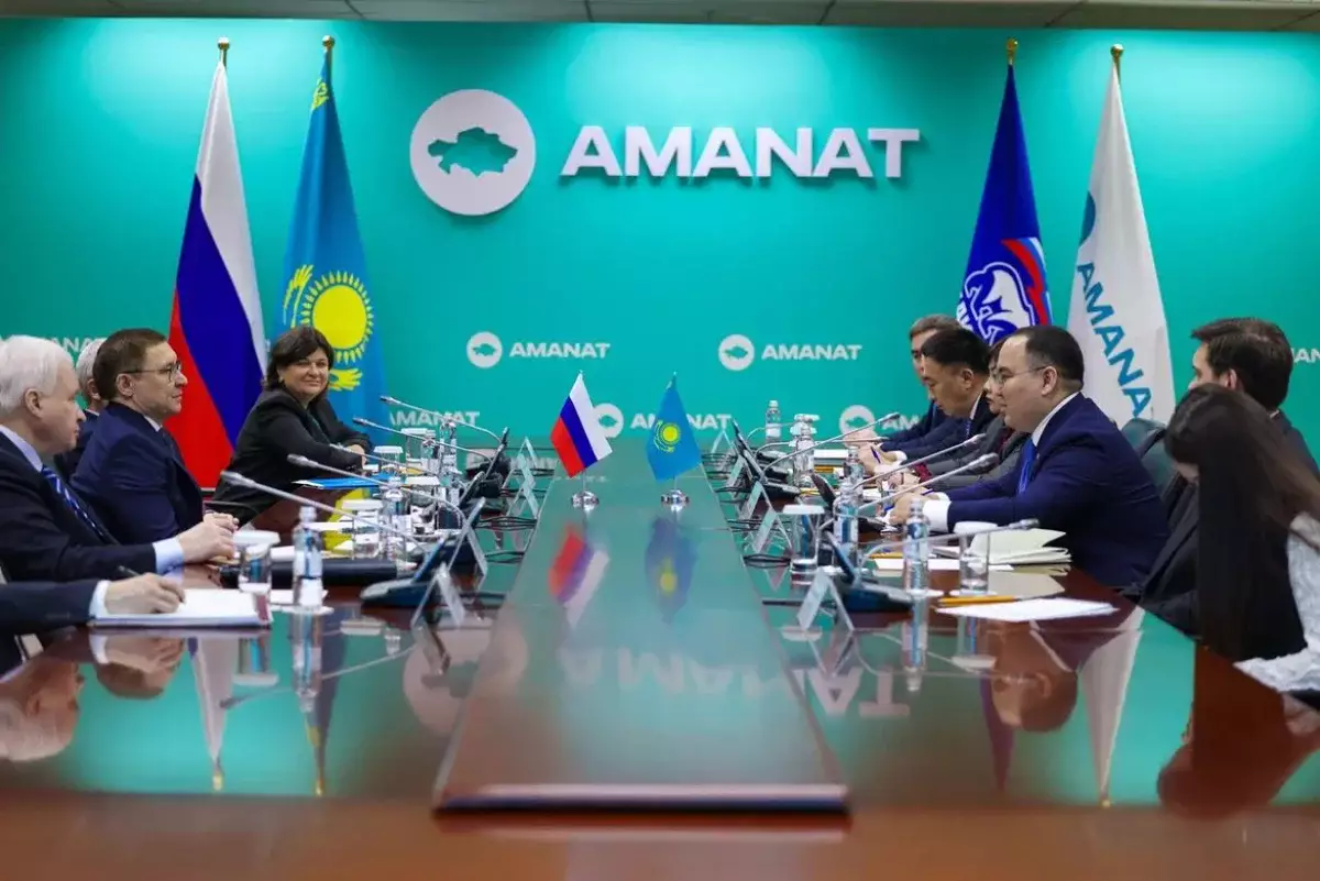 «AMANAT» пен «Единая Россия» партиялары серіктестік туралы келісімді қайта бекітті