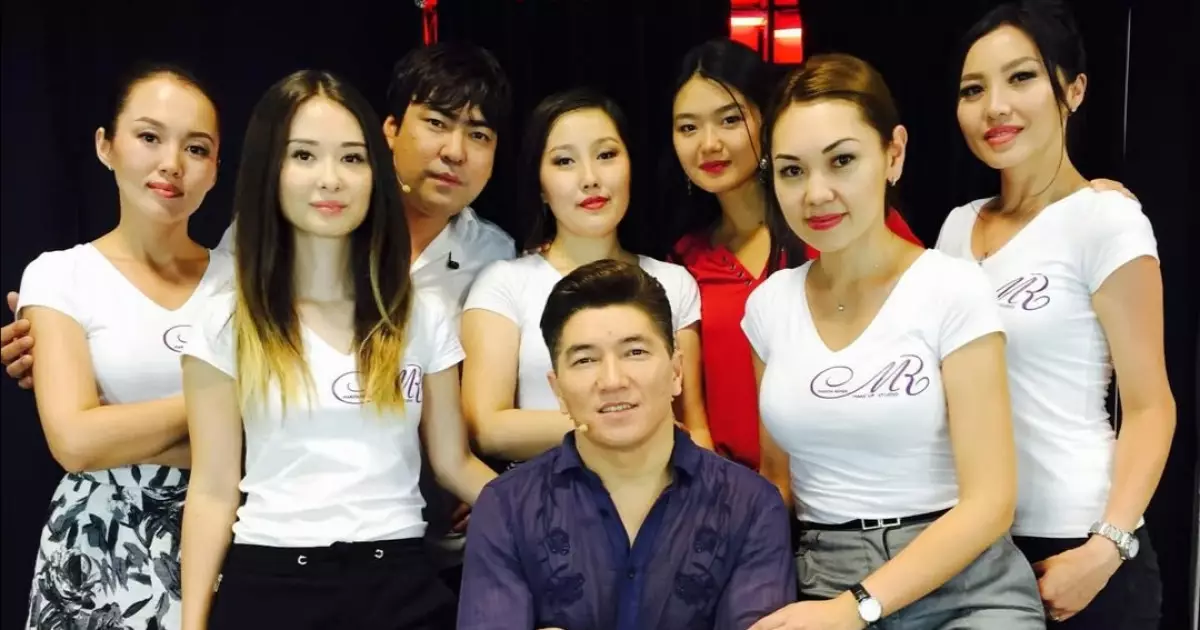   «Мәссаған»: Сәкен Майғазиев оқырмандарын таң қалдырған фотосуреттер жариялады   