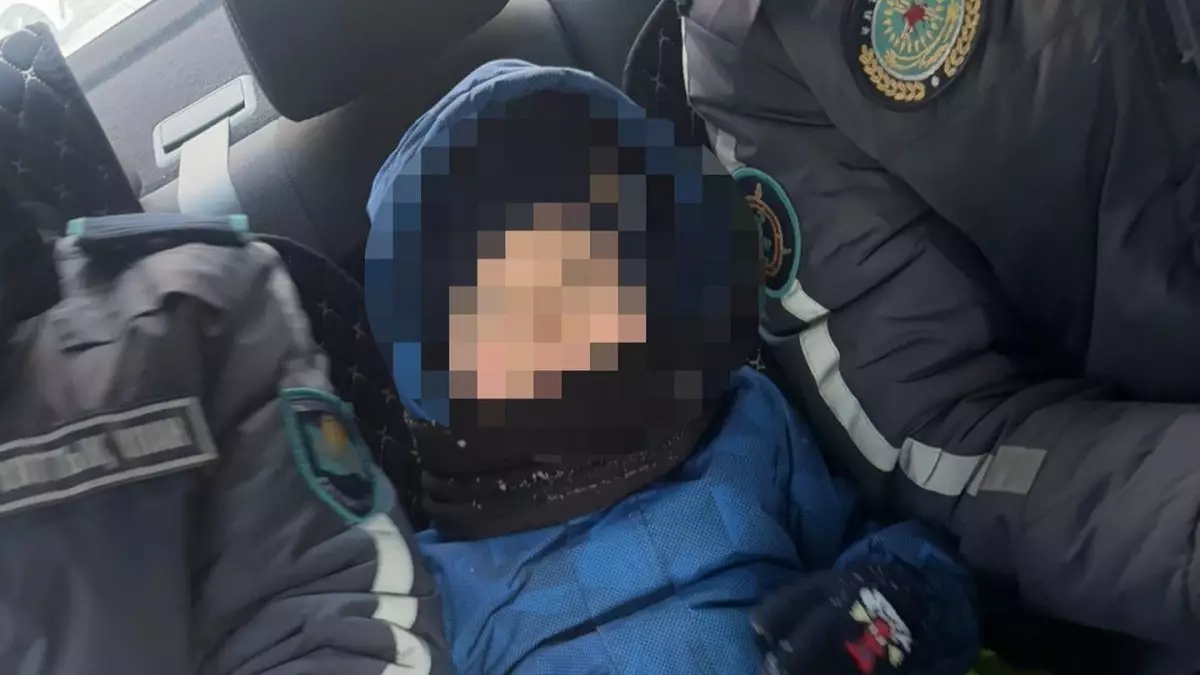 Елордада адасып қалған төрт жасар бала ата-анасына табысталды