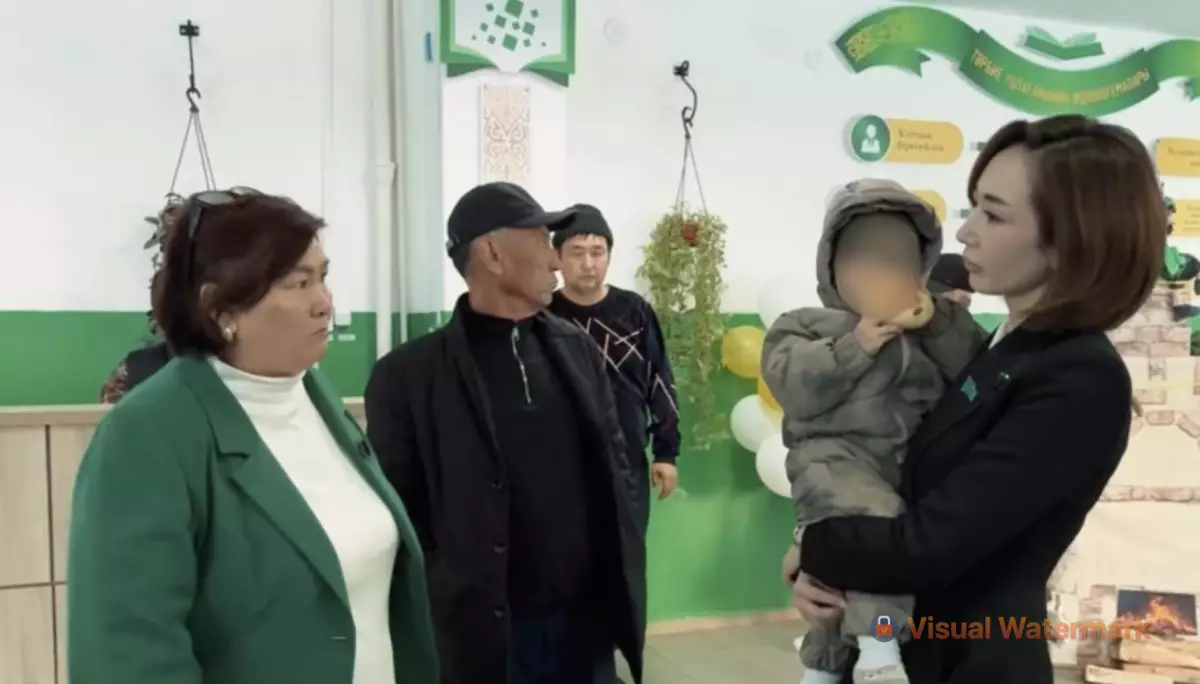 «Жалғызбасты аналарды аяушы едім»: атышулы депутаттың әрекеті қызу талқыға түсті (ВИДЕО)