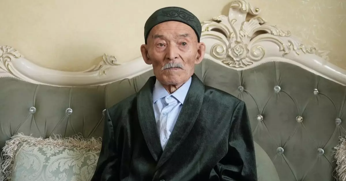  `Ауруханаға бір рет те барған емеспін`: 100 жасқа келген ата ұзақ өмір сүрудің құпиясын ашты (ВИДЕО) 