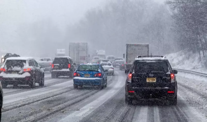 Метель остановила трассу Мангистау: движение закрыли для всех авто